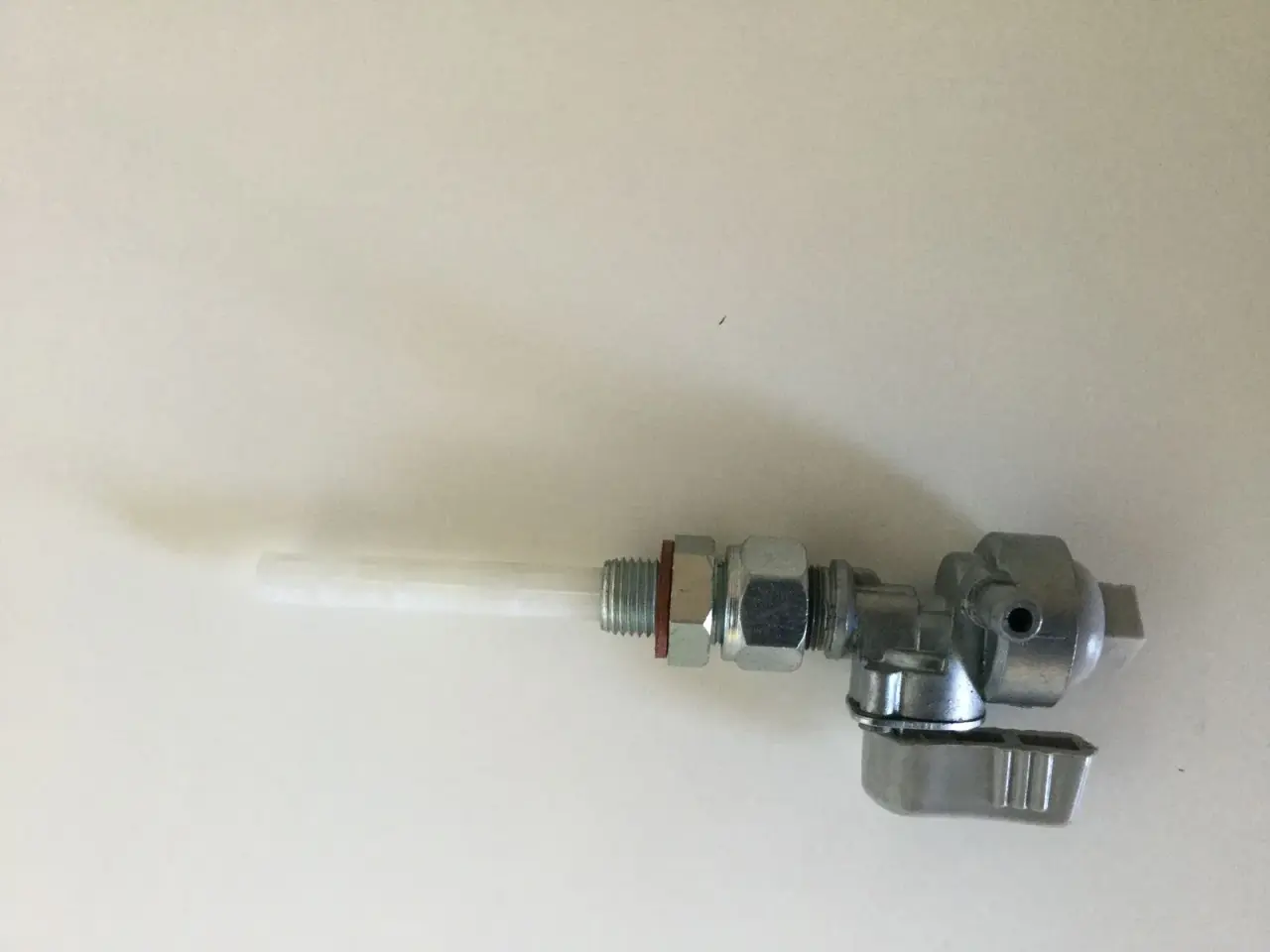 Billede 2 - 2 stk. Royal Enfield benzintank haner