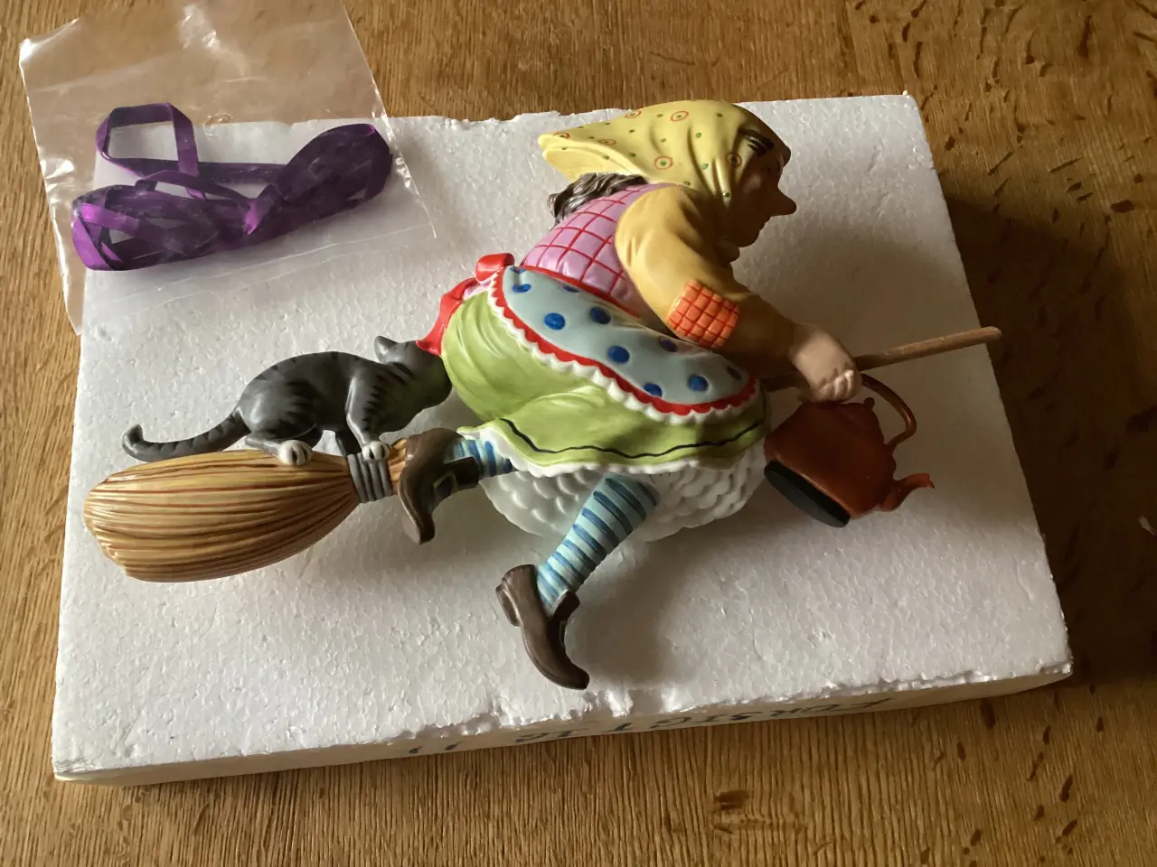 Billede 2 - 4kløver Flyvende Heks på Kost med Kat