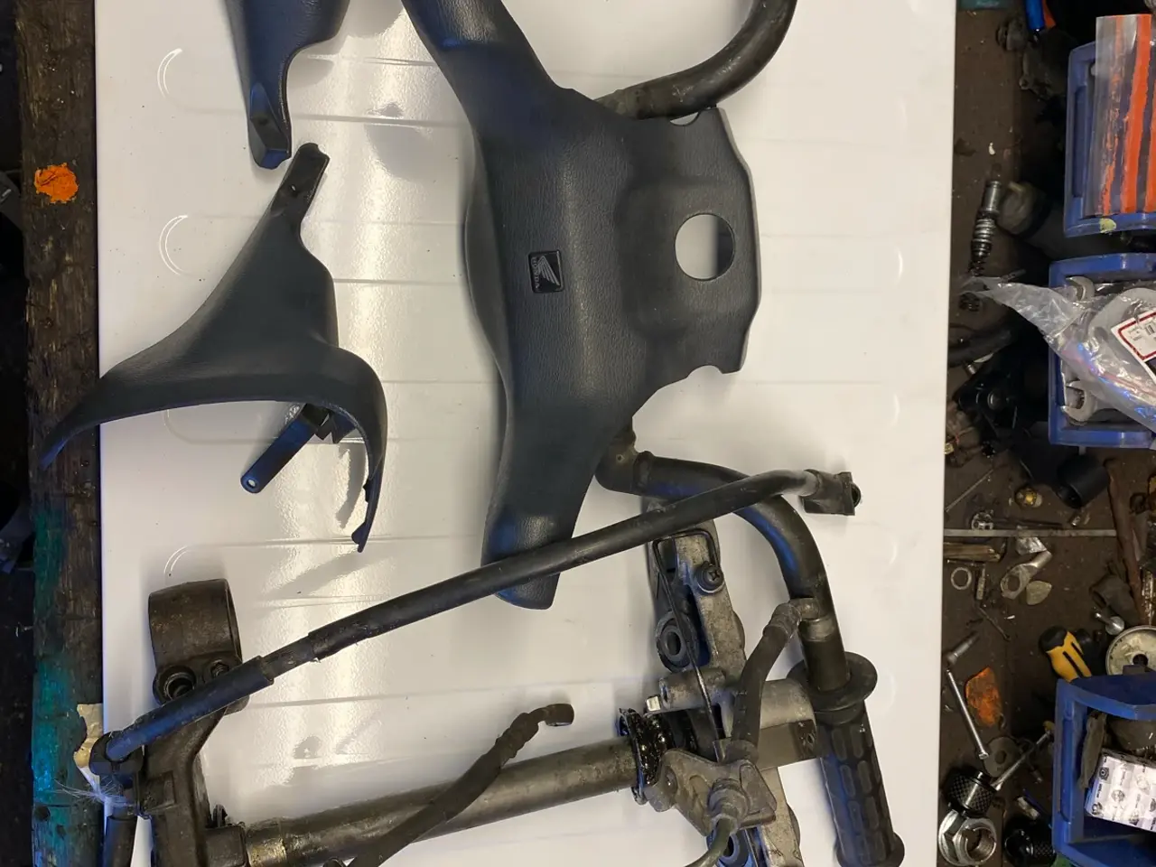 Billede 1 - Honda ST1100 – styr med plastik og dele