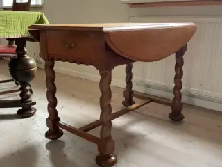 Bord i egetræ