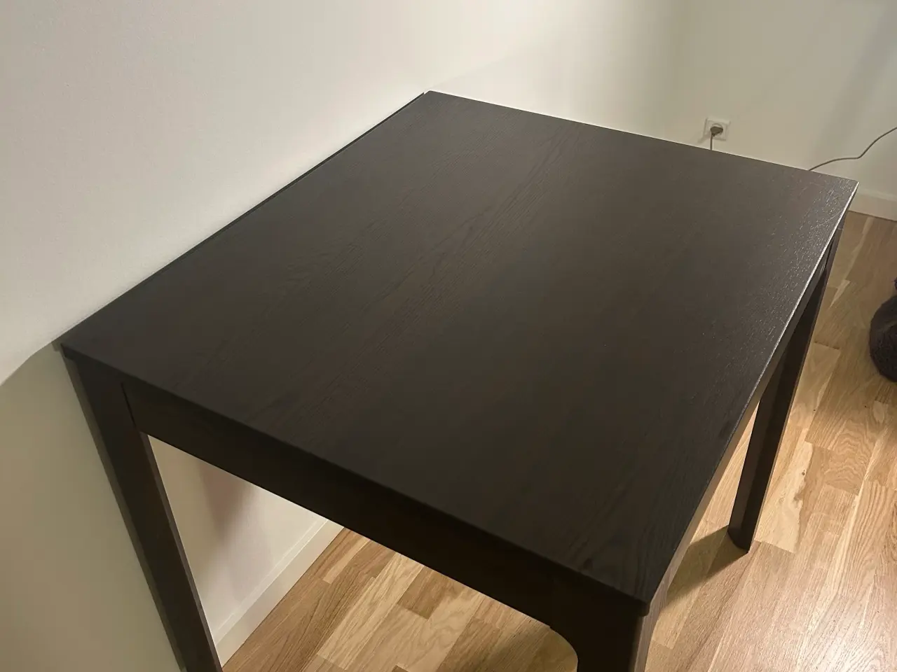 Billede 4 - IKEA bord i mørkt træ