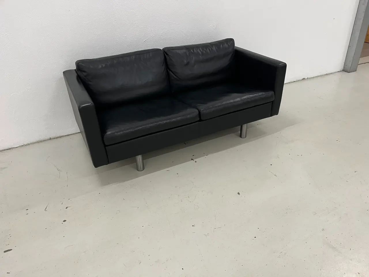 Billede 3 - 2 1/2 Pers.Sofa i sort semianilin læder.