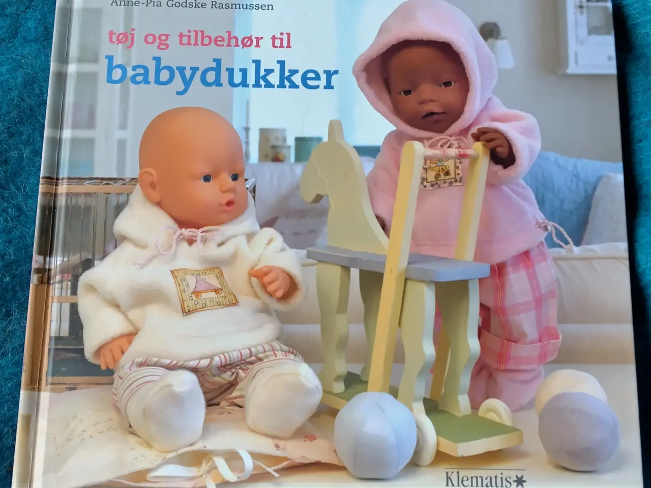 Billede 1 - Tøj og tilbehør til babydukker