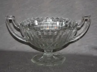 Gammel opsats i presset glas