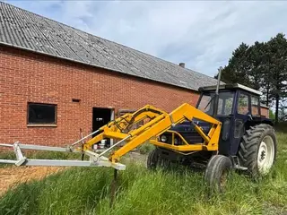 Pensionist SØGER BILLIG Traktor m frontlæsser klip
