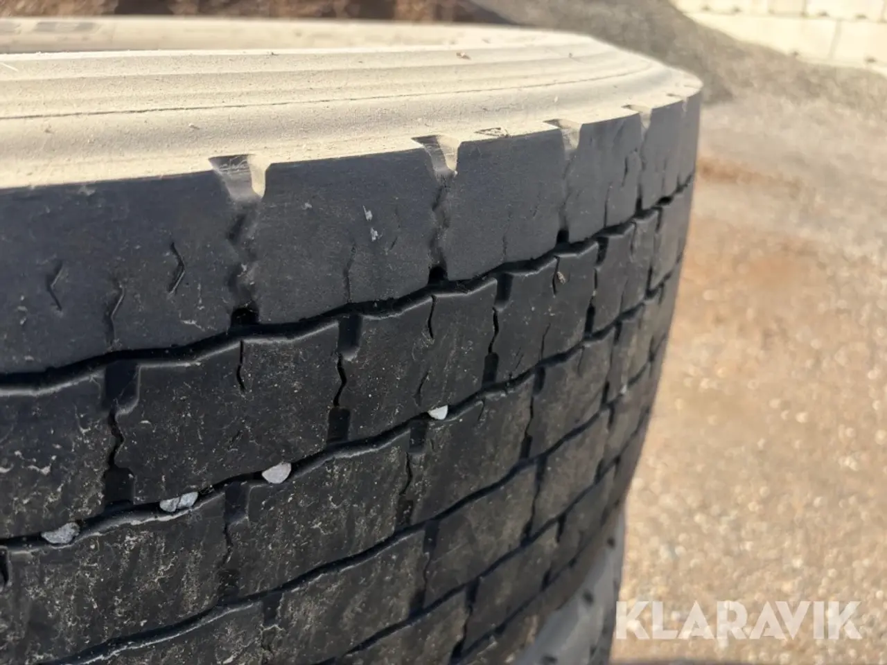 Billede 9 - Dæk Bridgestone M729 315/70R22,5 træk 4 styk