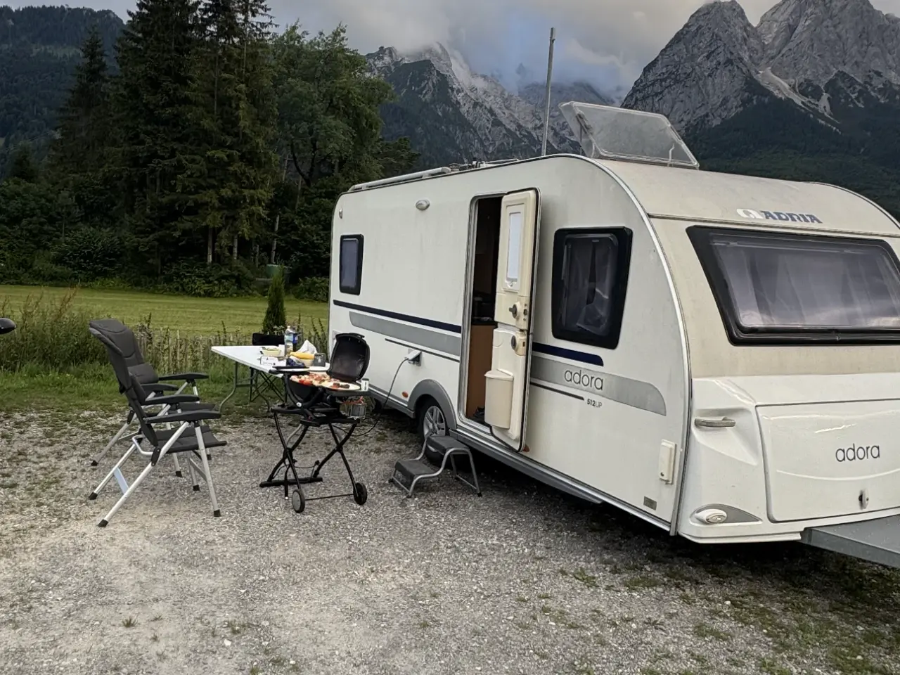 Billede 3 - •	“Udlejes: Adria Adora campingvogn – klar til som
