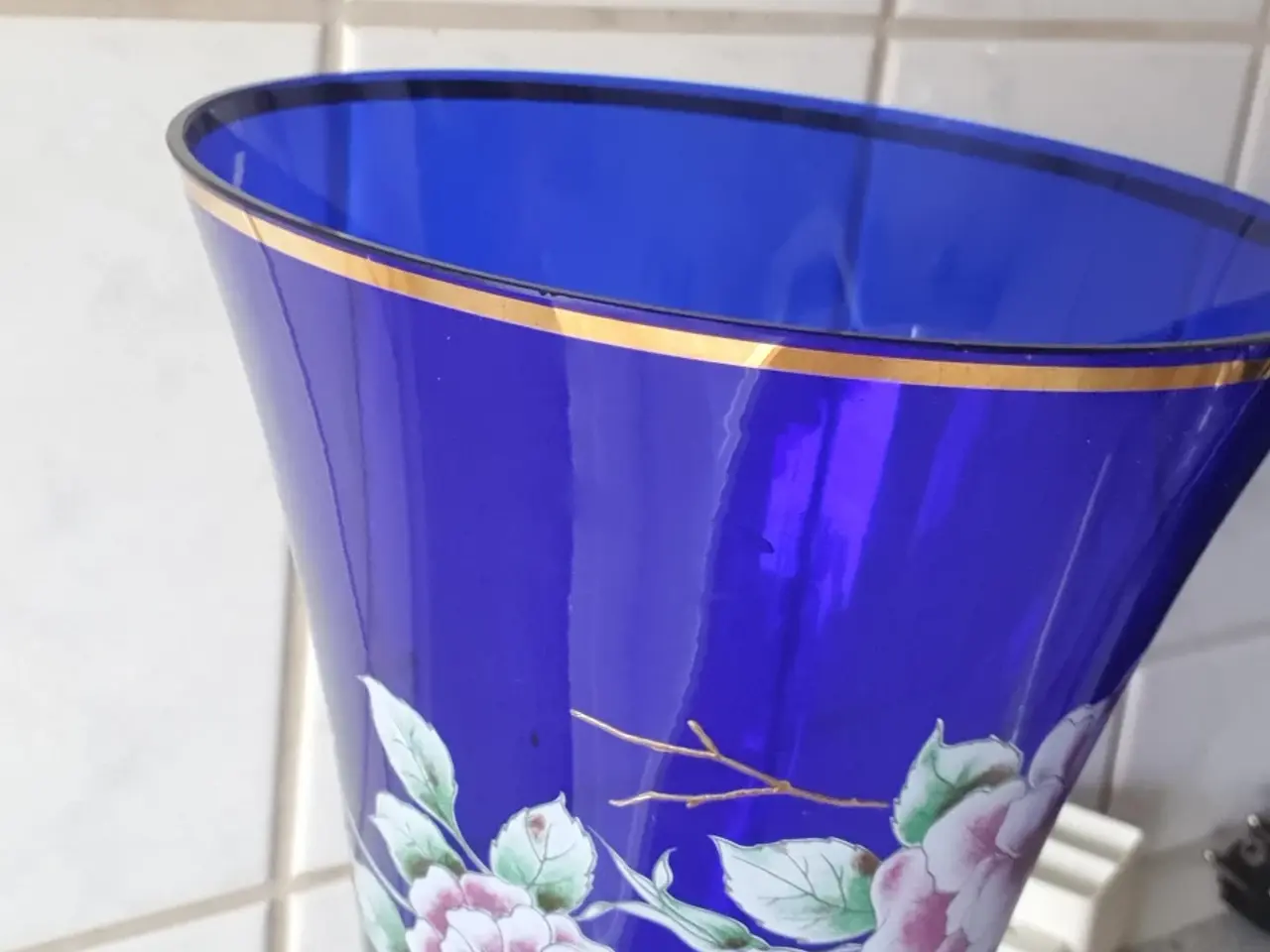 Billede 2 - Flot vase guldbelagt kanter og mønster