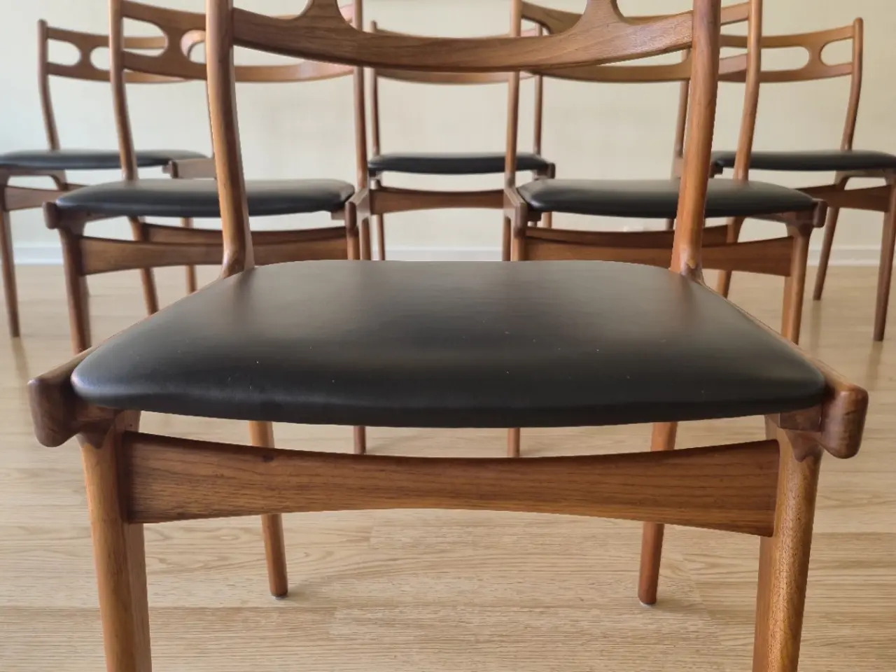 Billede 1 - 6 stk nyrenoverede Johannes Andersen teak stole