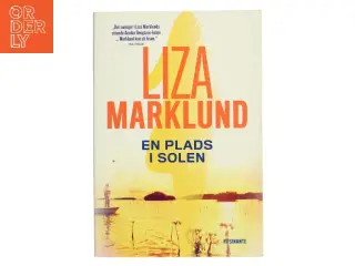 En plads i solen : krimi af Liza Marklund (Bog)