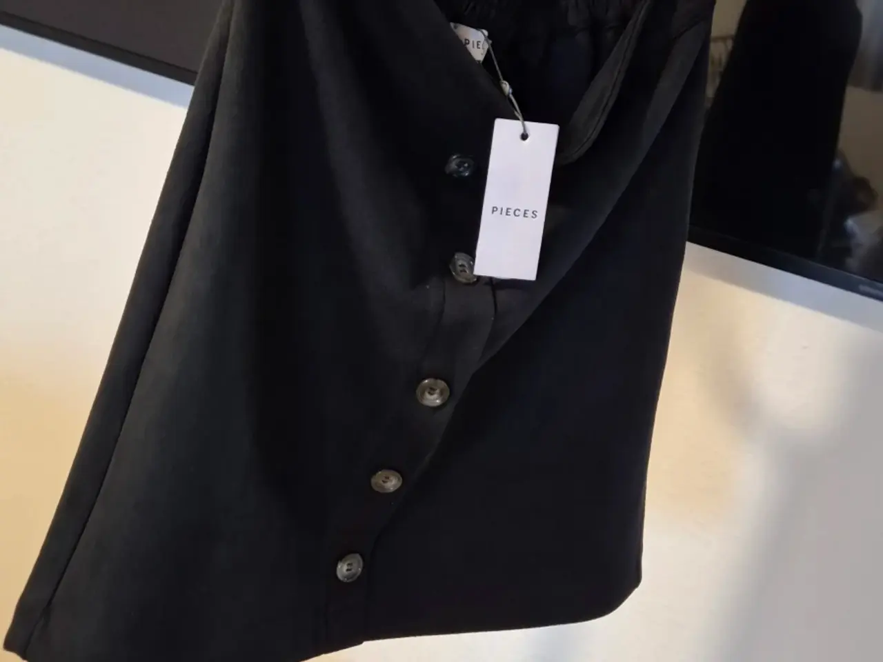 Billede 3 - Nederdel-50 kr.