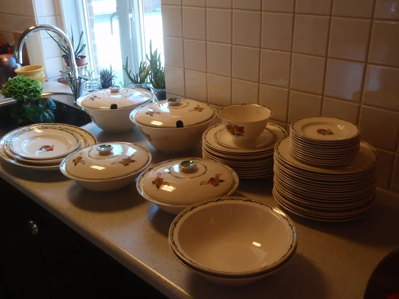 Billede 1 - Spisestel Solbrud. Aluminia (Denmark) 