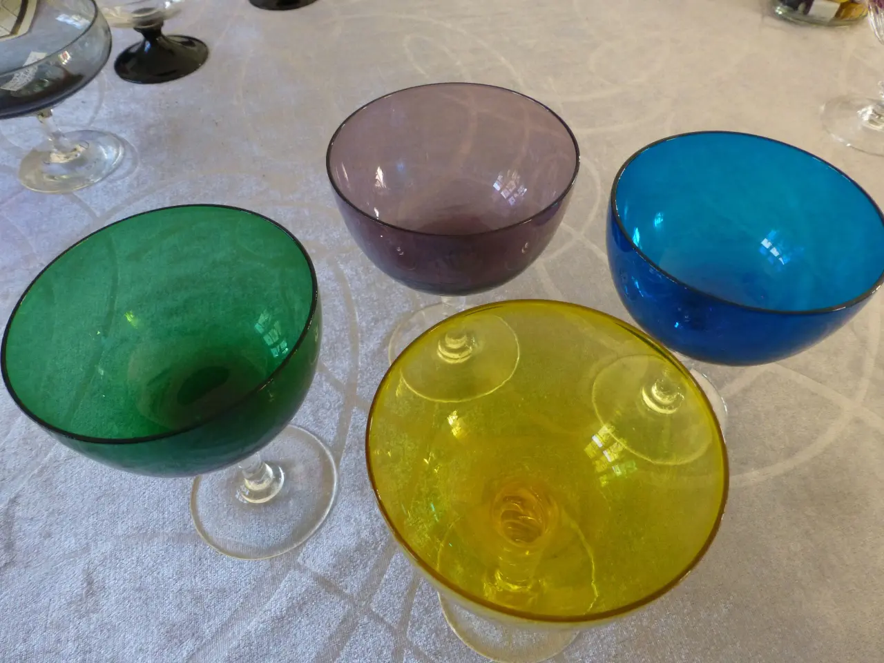 Billede 1 - Champagne glas på smuk fod