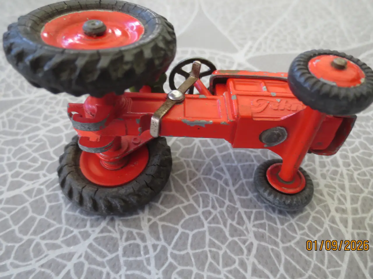 Billede 5 - 1 stk Modeltraktor Tekno Ferguson og Harve