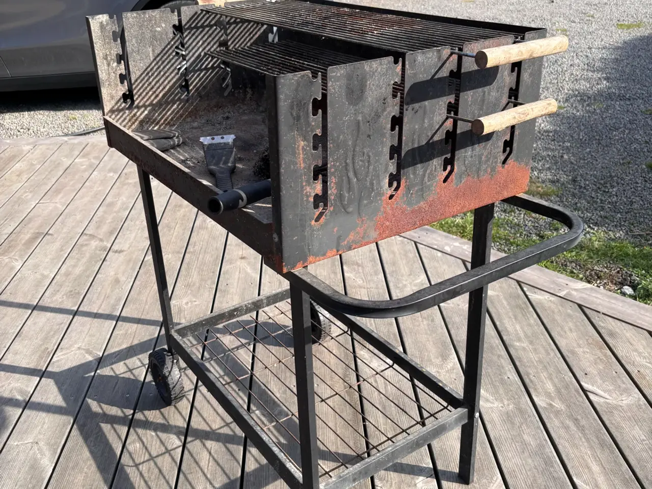 Billede 3 - Kulgrill på hjul