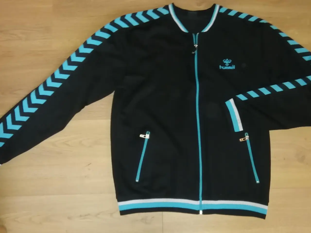 Billede 1 - HUMMEL TRACK TOP MED LYNLÅS, STR. XL, FLOT STAND