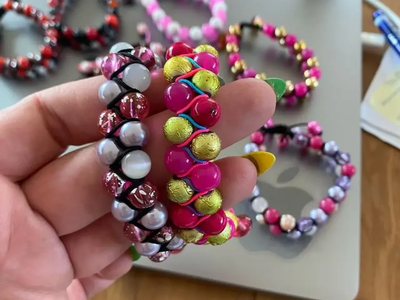 Billede 3 - Nye knyttede armbånd