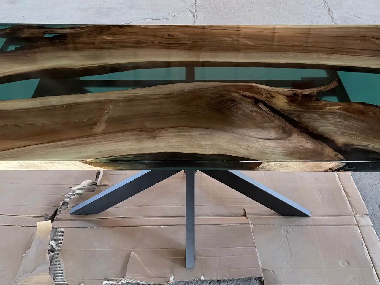 Billede 8 - Epoxy spisebord i valnød med river