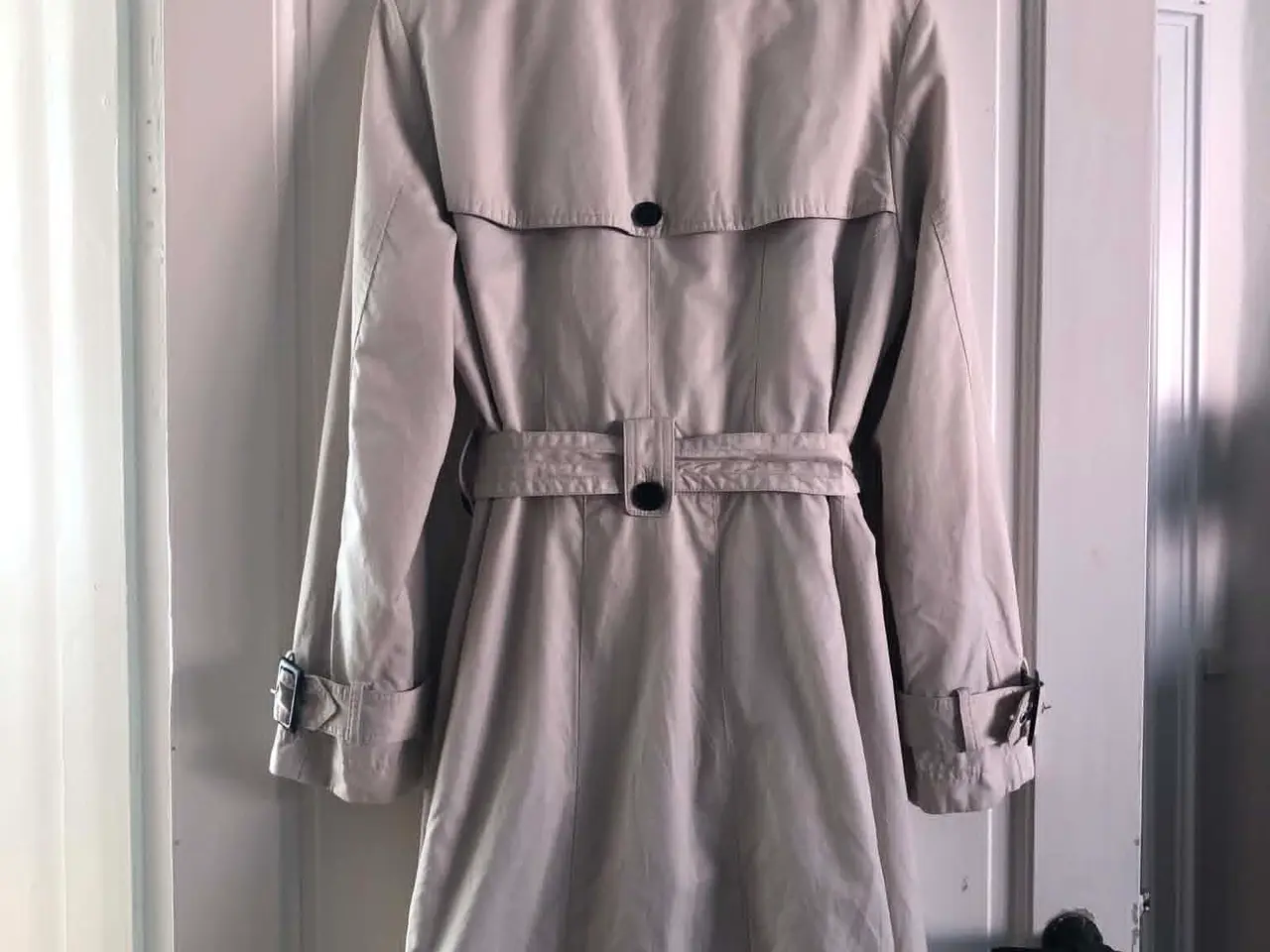 Billede 2 - Elegant Junge trenchcoat str 40 lys grå/beige
