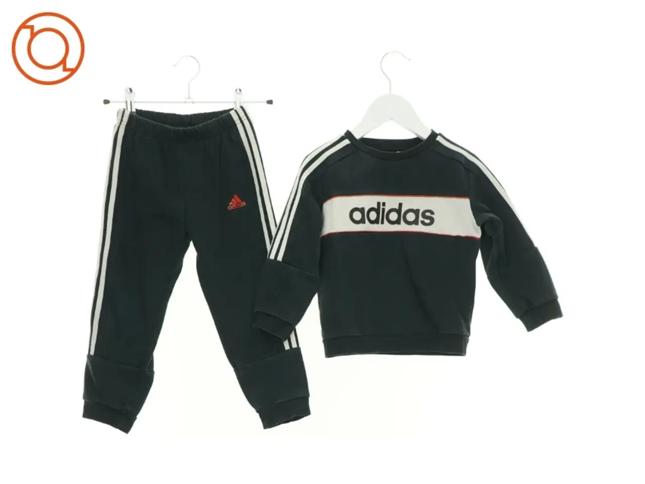 Billede 1 - Sæt træningstøj fra Adidas (str. 104 cm)