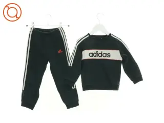 Sæt træningstøj fra Adidas (str. 104 cm)