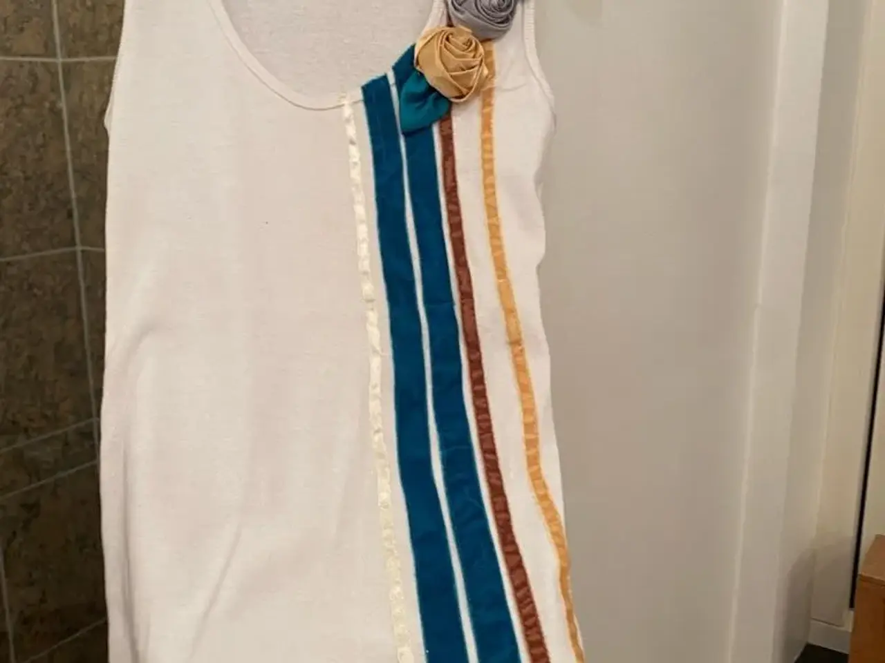 Billede 1 - Smuk bluse med blomster på str xs