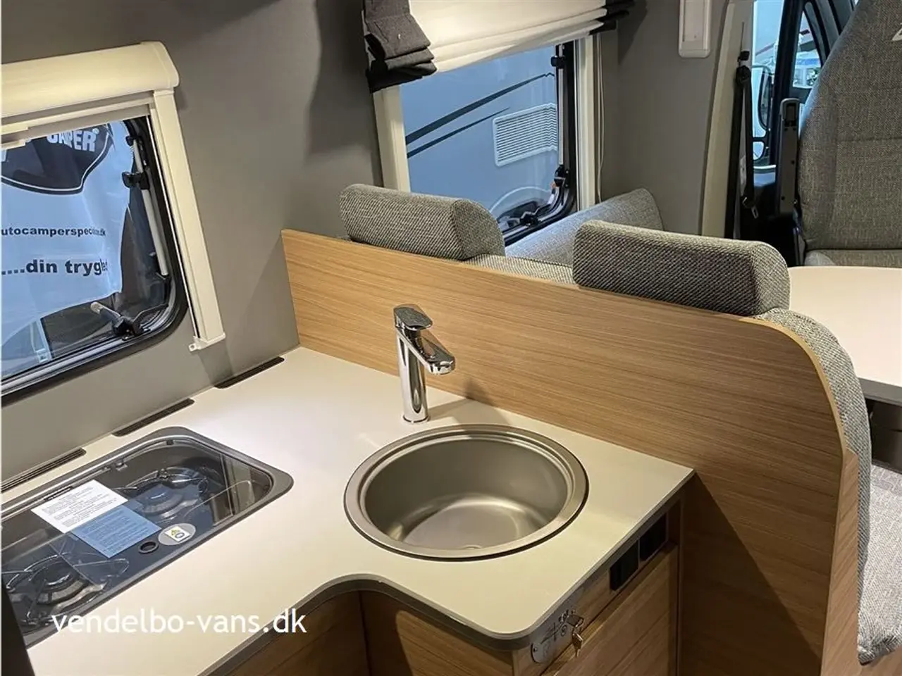 Billede 13 - 2024 - Dethleffs Just T 7052 DBM - 90 Year   Fritstående dobbeltseng med ekstra  stor garage neden under