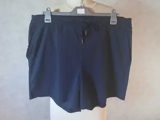 Mørkeblå shorts