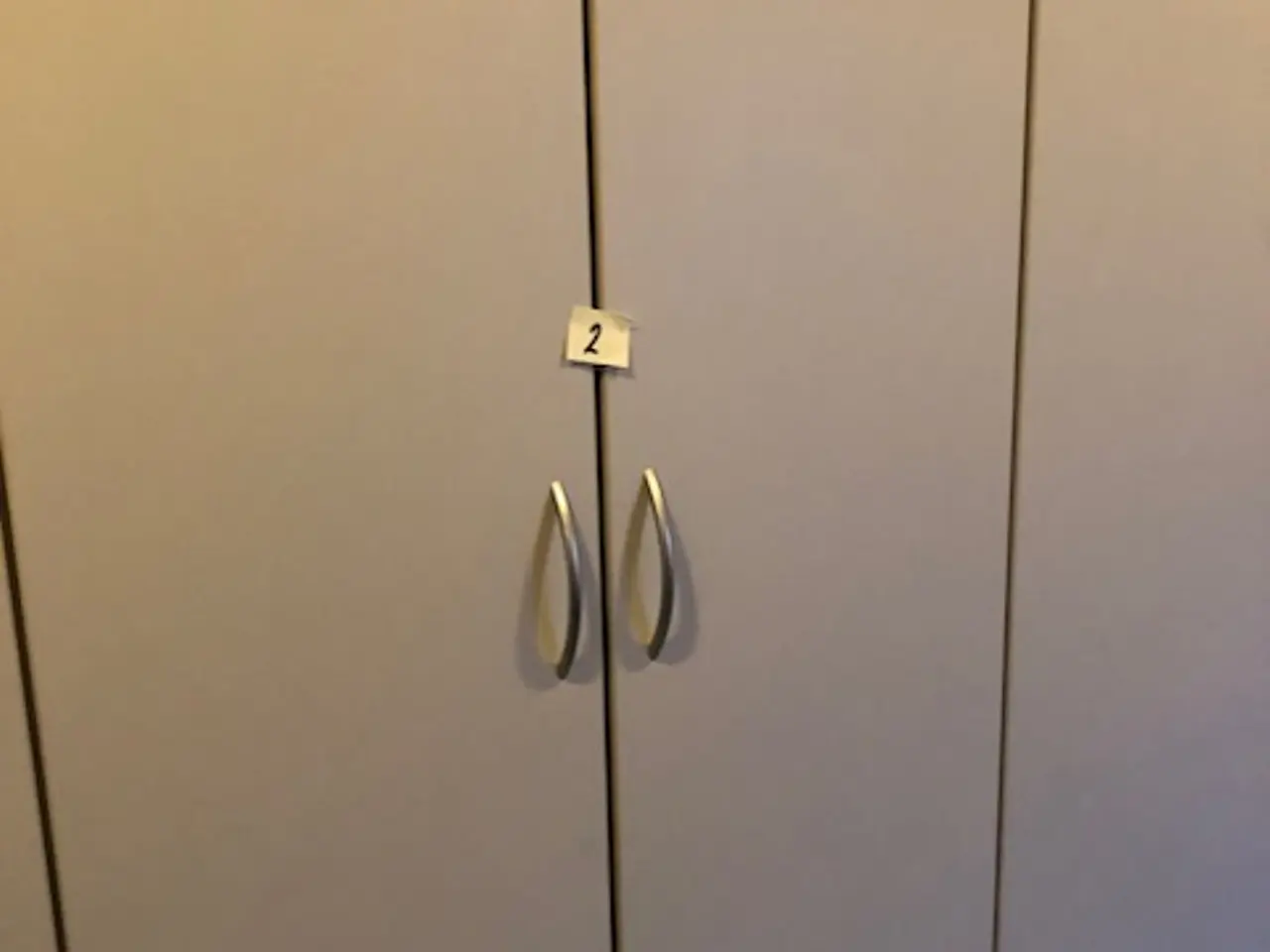 Billede 7 - Garderobeskab , Grå skabslåger 1500kr