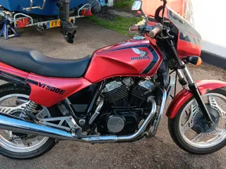 Honda vt 500 nysynet med plader 
