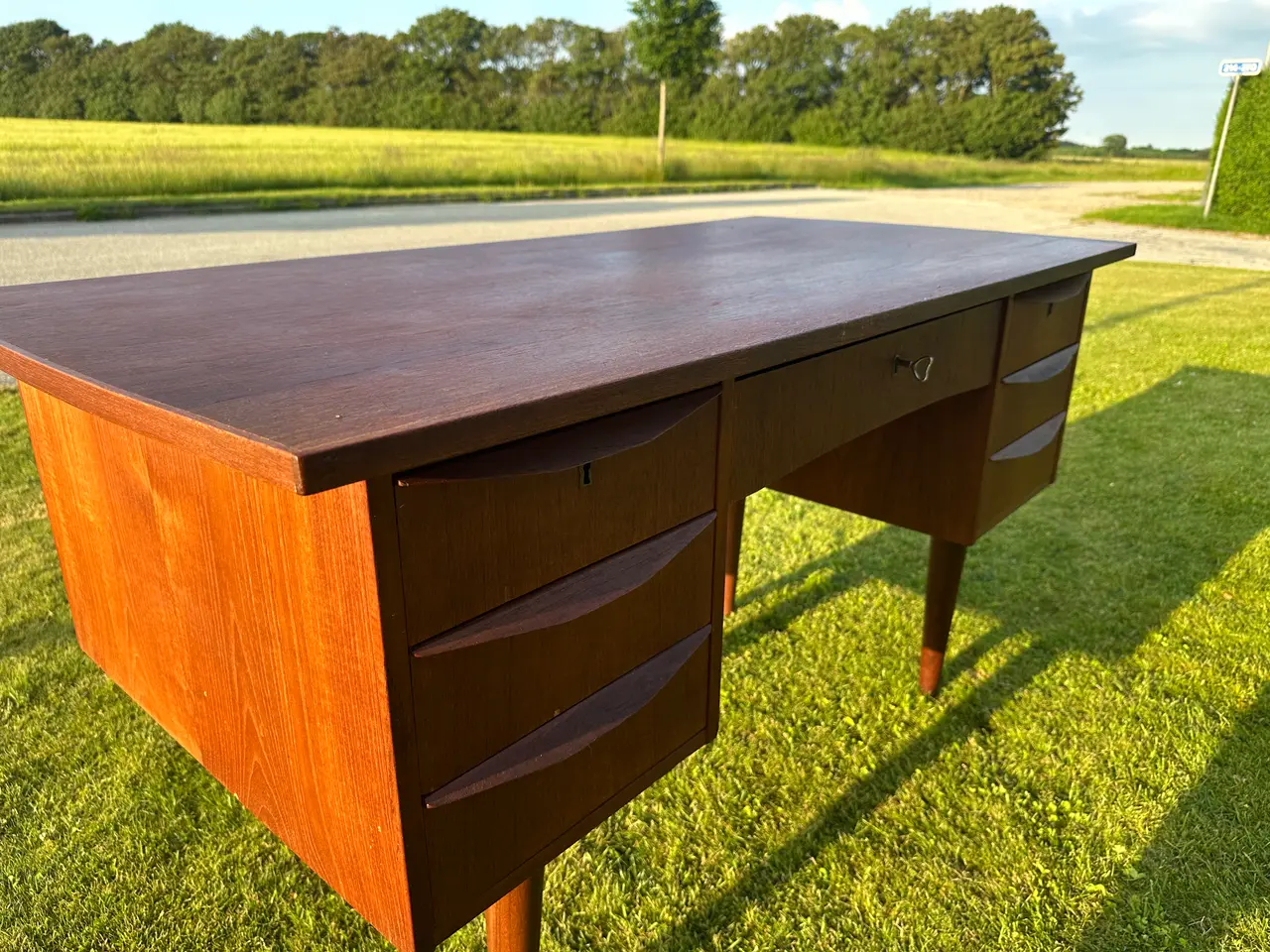 Billede 9 - Skrivebord, teaktræ m. skuffer