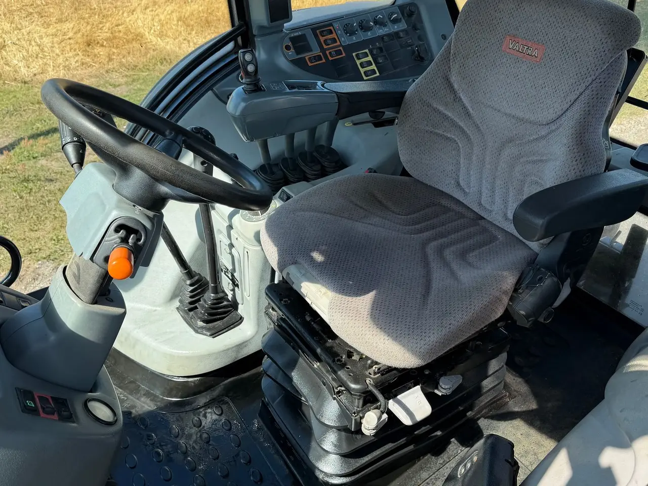 Billede 17 - Valtra T153 HiTech Fin brugt traktor, med Frontlift og Front PTO