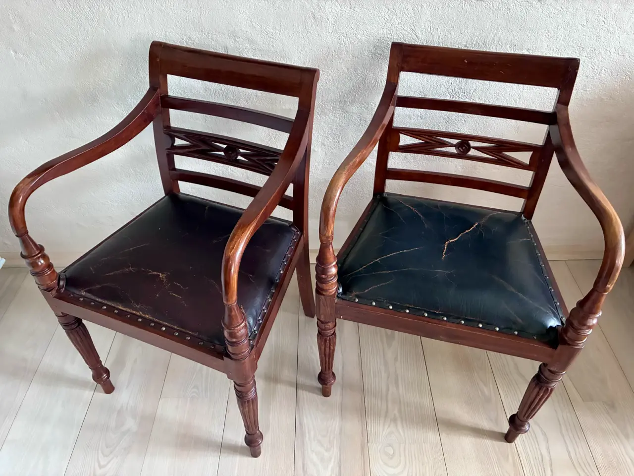 Billede 3 - 2 vintage teak / mahogni armstole m/ lædersæde