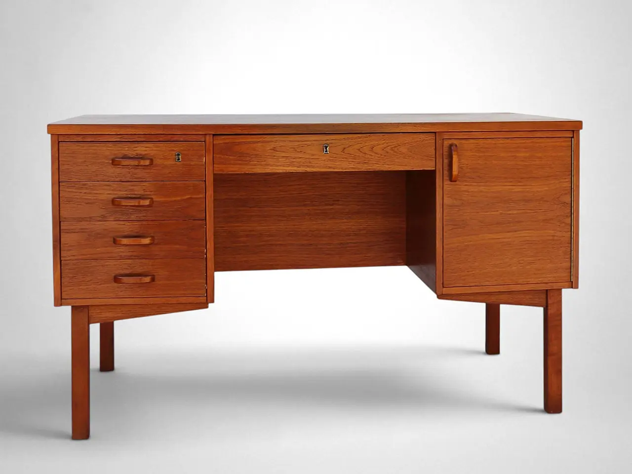 Billede 2 - Teakskrivebord med skab og hylder – 1960’erne
