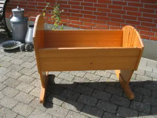 vugge i fint fyrtræ