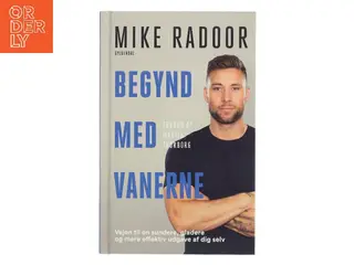 Begynd med vanerne : vejen til en sundere, gladere og mere effektiv udgave af dig selv af Mike Radoor (f. 1986) (Bog)