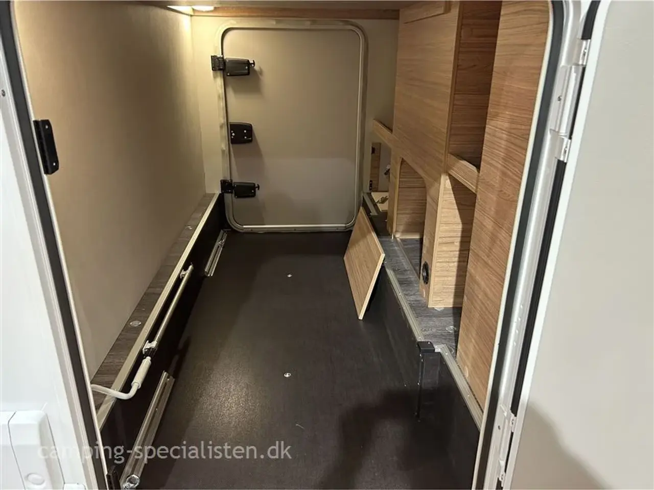 Billede 4 - 2026 - Weinsberg Pepper Edition MEG 640 Mercedes Weinsberg CaraCompact 640 MEG Edition Pepper MB 2026 - Kan ses nu hos Camping-Specialisten.dk