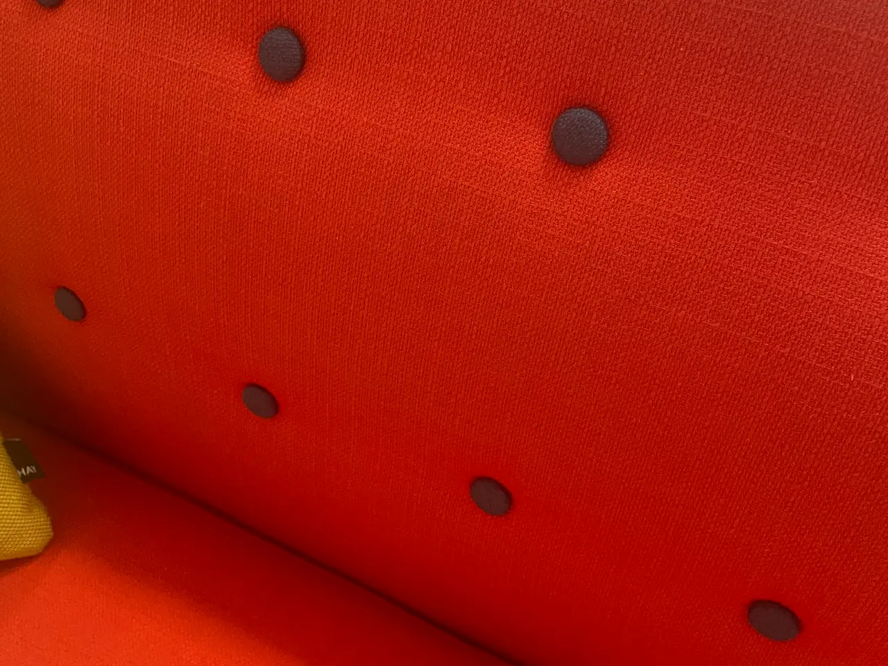 Billede 8 - Rød 2-3 pers sofa. Hent for 100kr