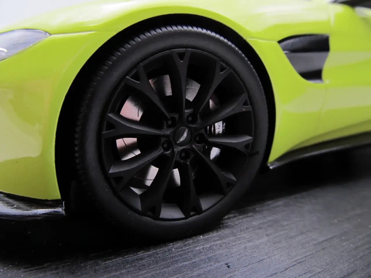 Billede 7 - 2018 Aston Martin Vantage Limited Edition - 1:18