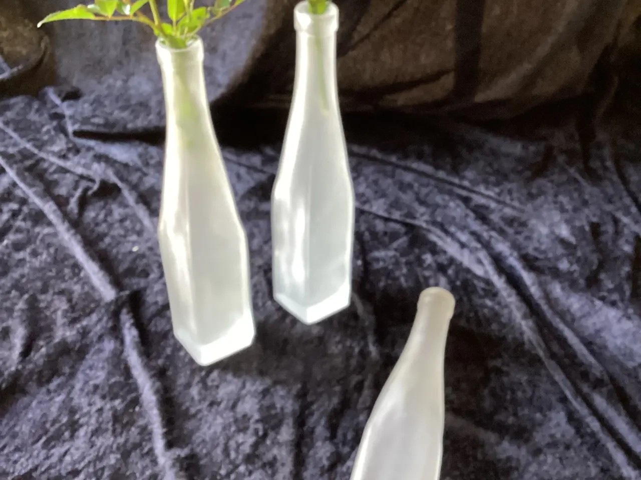 Billede 4 - Matterede hvid glasflasker/vaser til en blomst