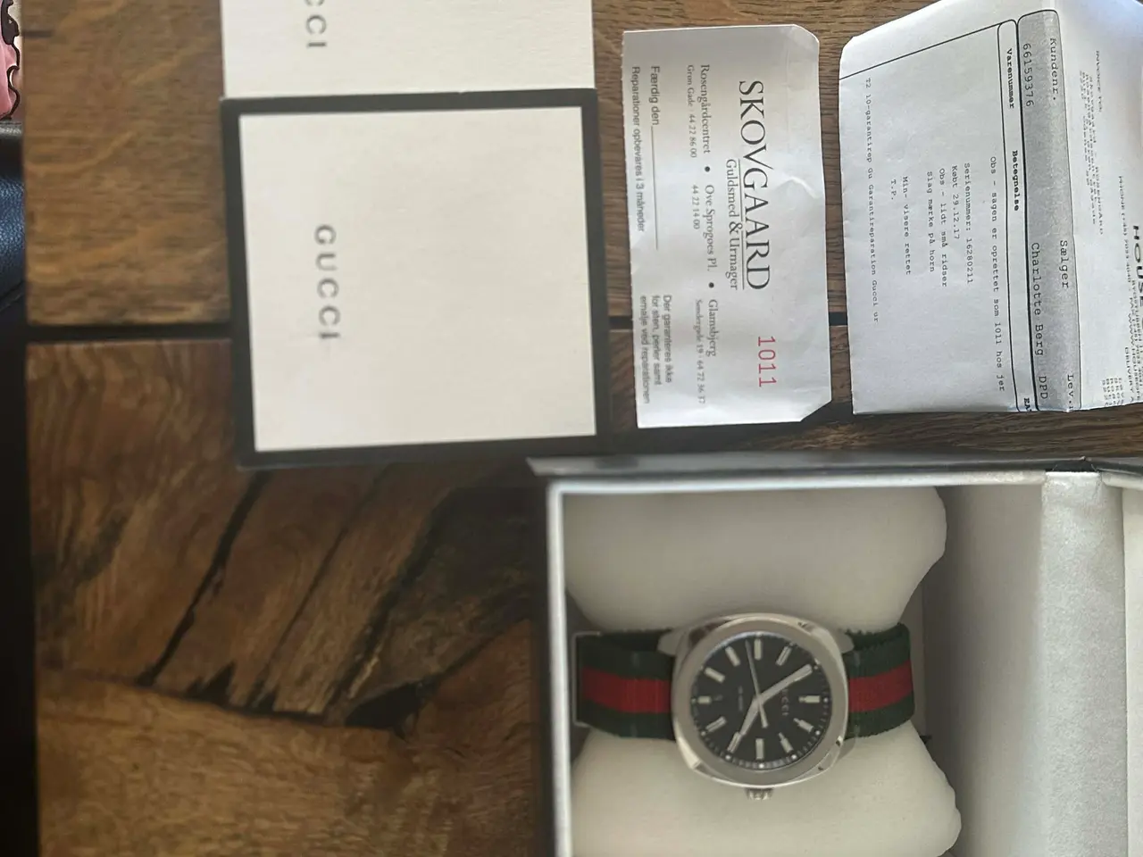 Billede 3 - Gucci armbåndsur med rød/grøn rem.