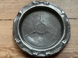 Lille tin fad, Kayserzinn mrk 4869