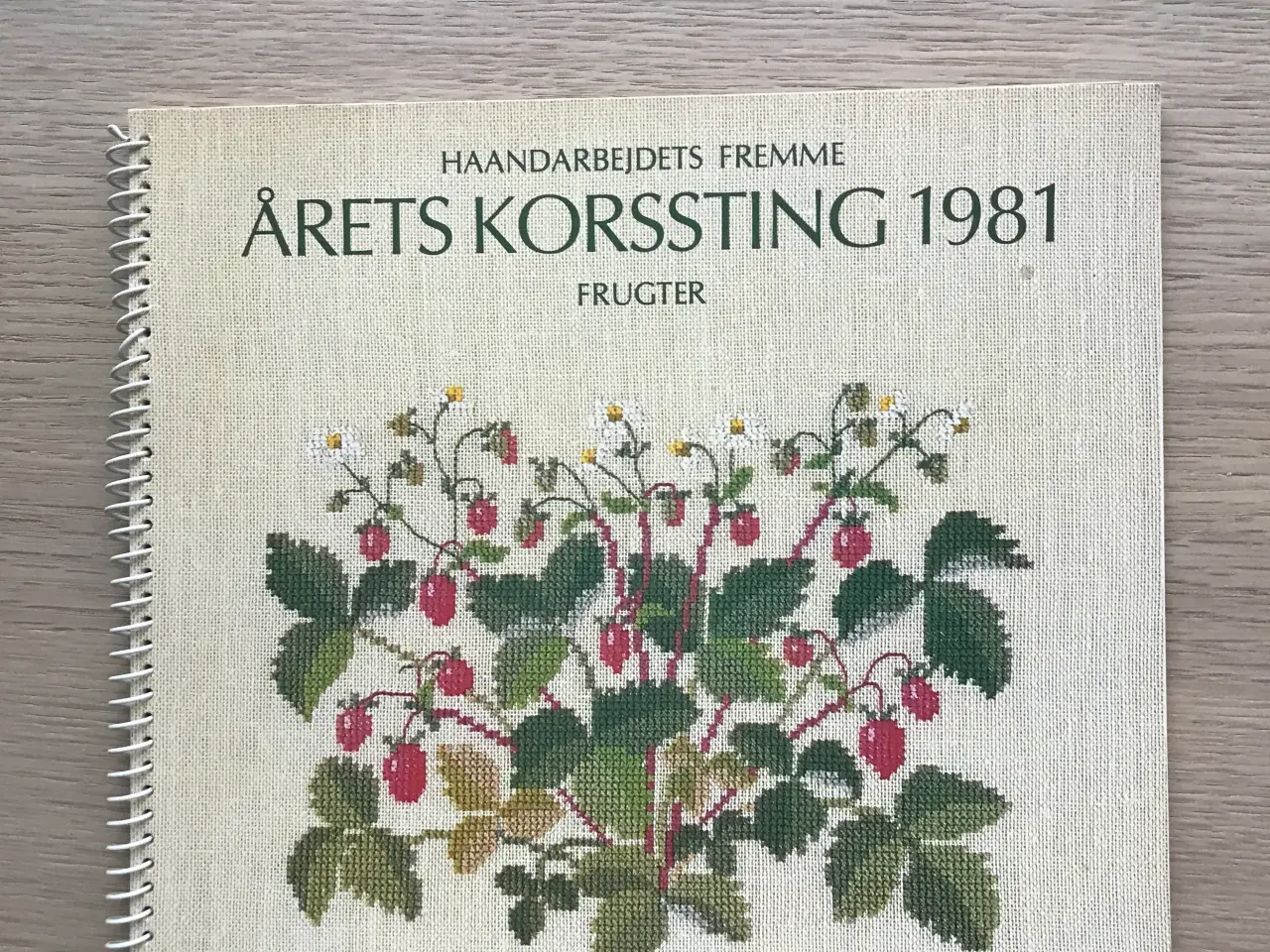 Billede 2 - Årets Korssting 1981 - Frugter