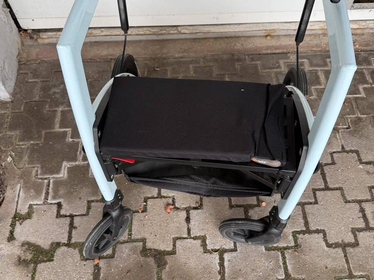 Billede 2 - Kombi rollator/kørestol sammenklaplig