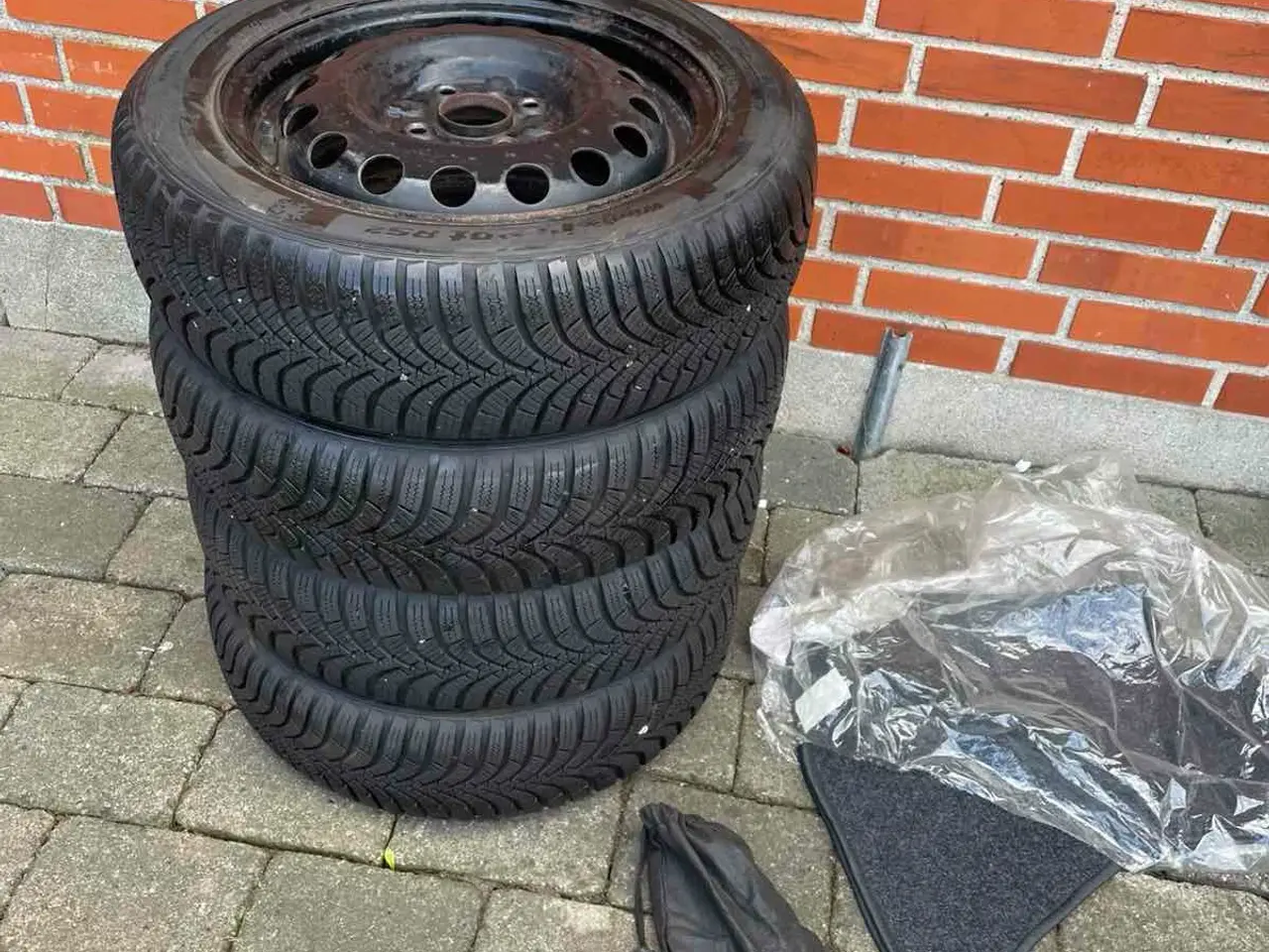Billede 2 - 14 Toyota Aygo Vinterhjul med super gode vinterdæk