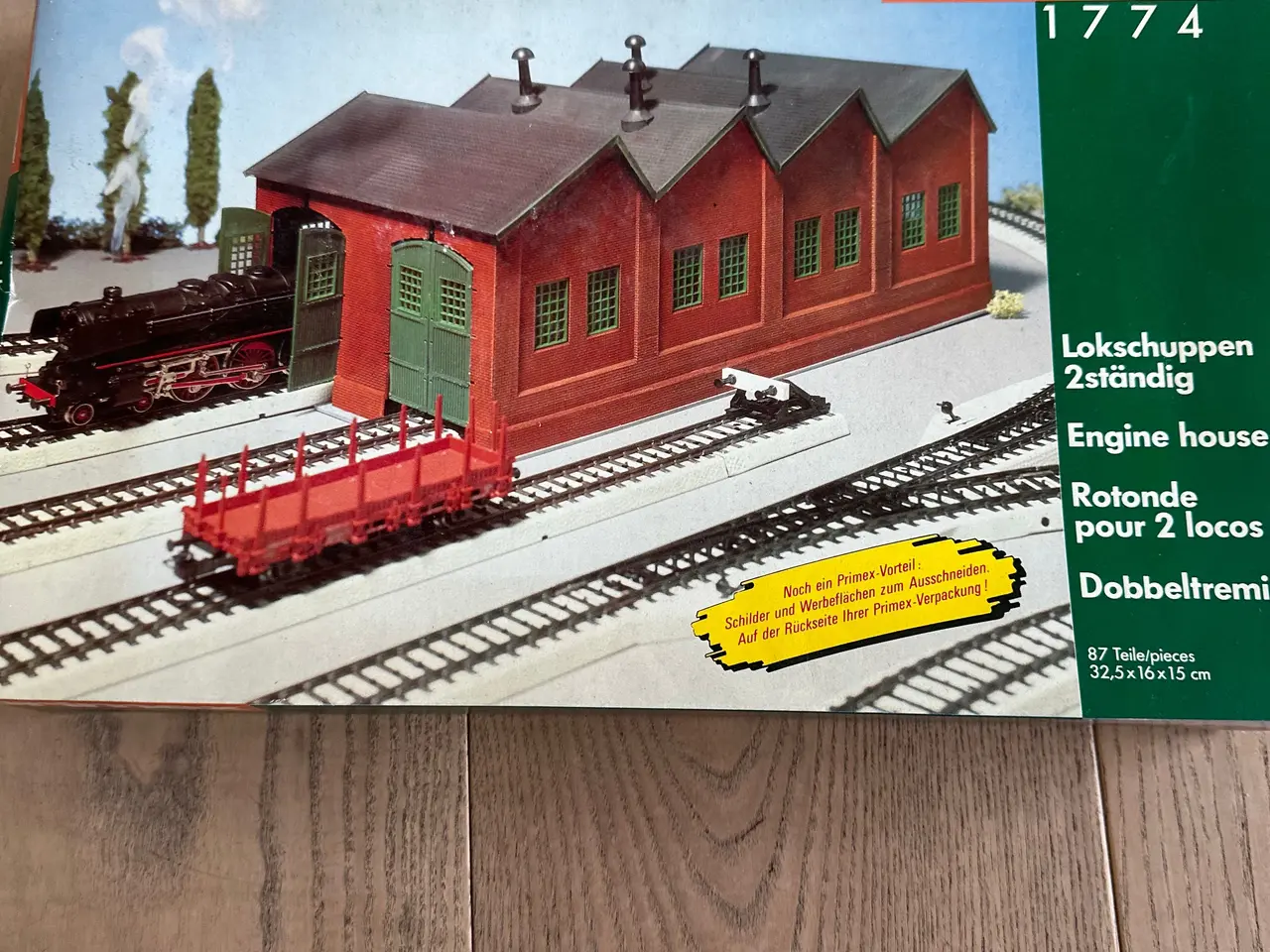 Billede 1 - Primex 1774 lokomotivremise / engine house til mod