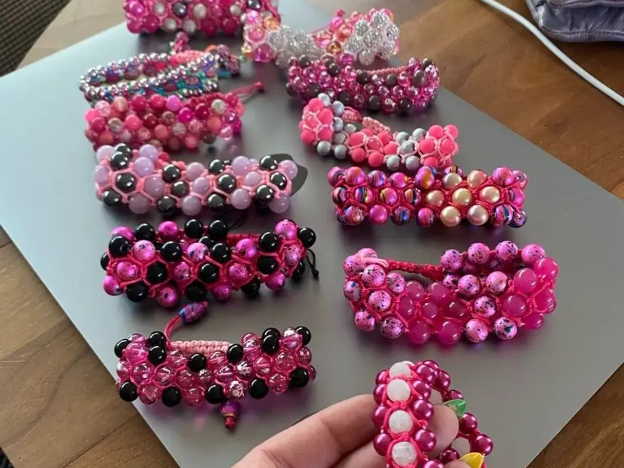 Billede 1 - Nye knyttede armbånd