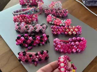 Nye knyttede armbånd
