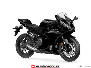 Yamaha YZF R7 Midnight Black