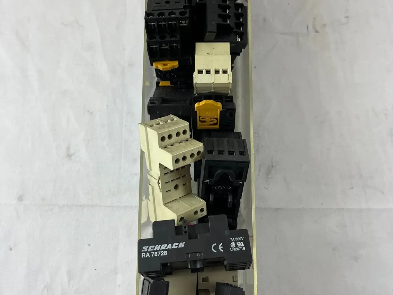 Billede 3 - Schrack PT78704 RA78728 relæ Socket parti DIN Rail